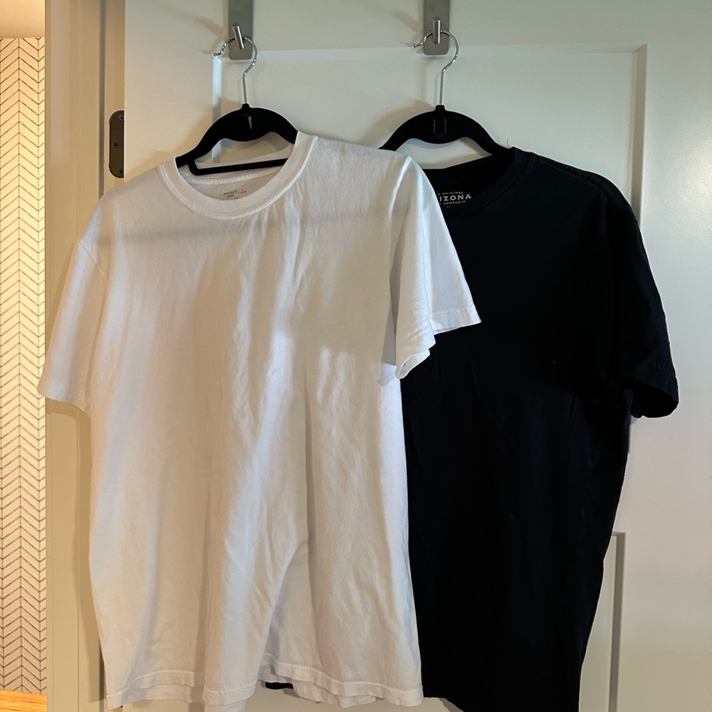 Set Of 2 - Men's Large Black/White Layering Tee's - white Jockey. Black Arizona